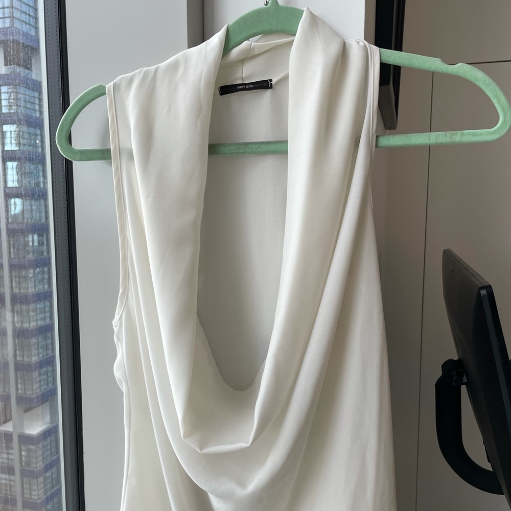 Low Scoop neck blouse